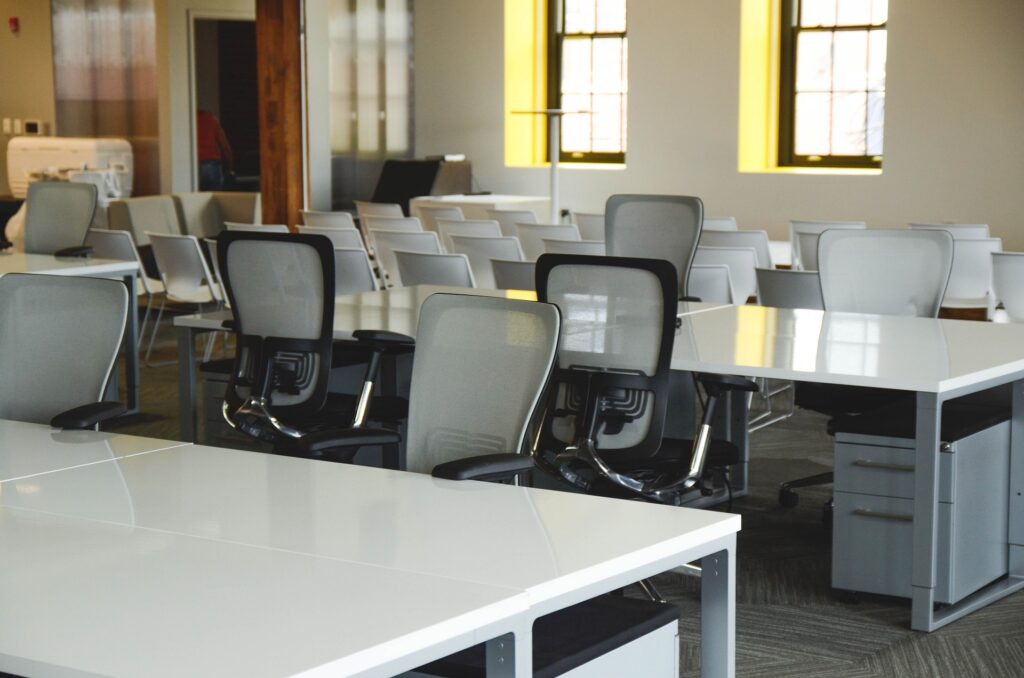 How To Find Office Furniture Store in Dubai